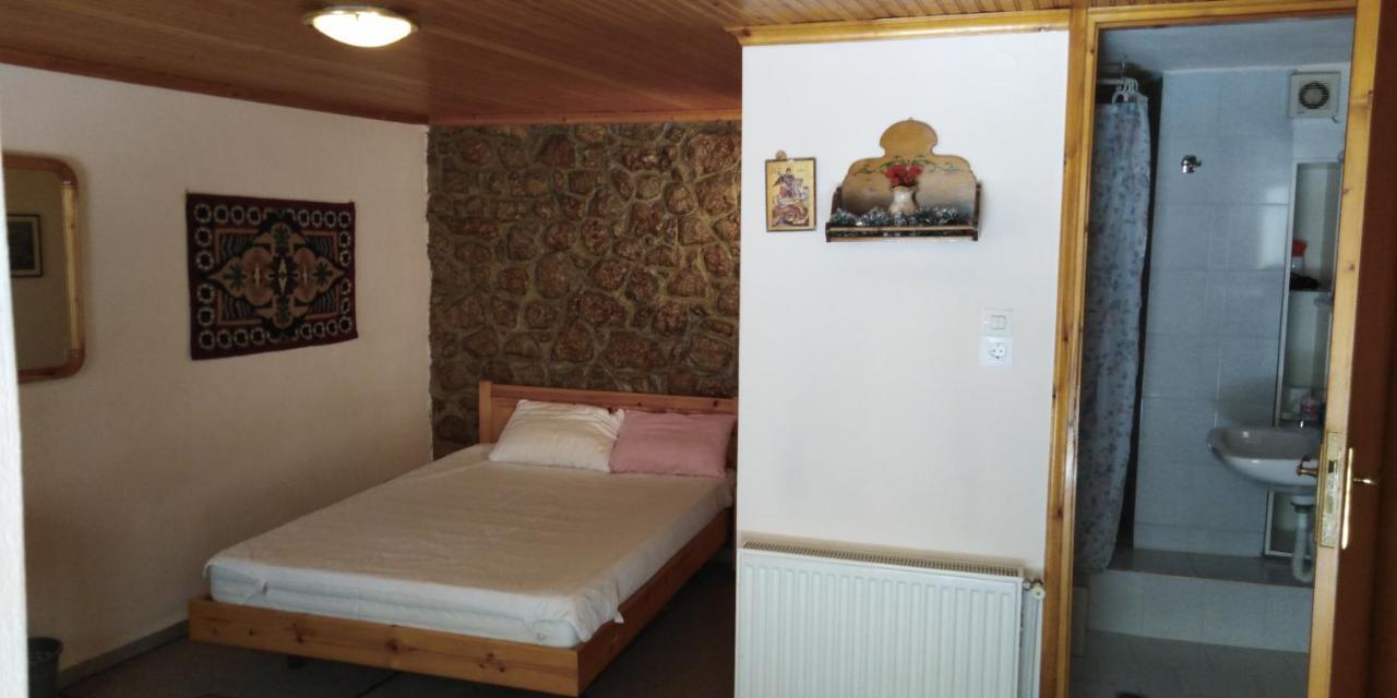 Country Style Room At The Center Of Арахова Екстер'єр фото